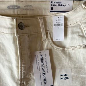 Old Navy Rockstar Super Skinny Jeans, Size 6